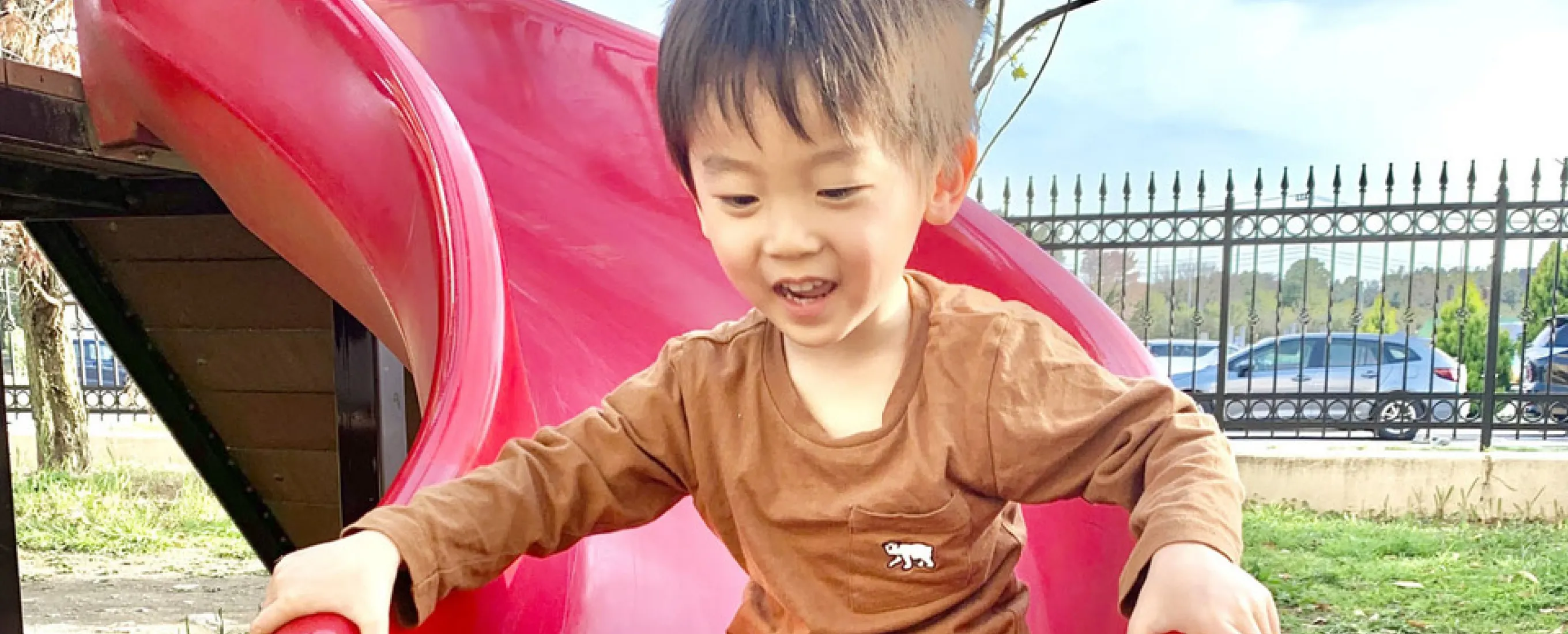 子どもが遊んでいる写真